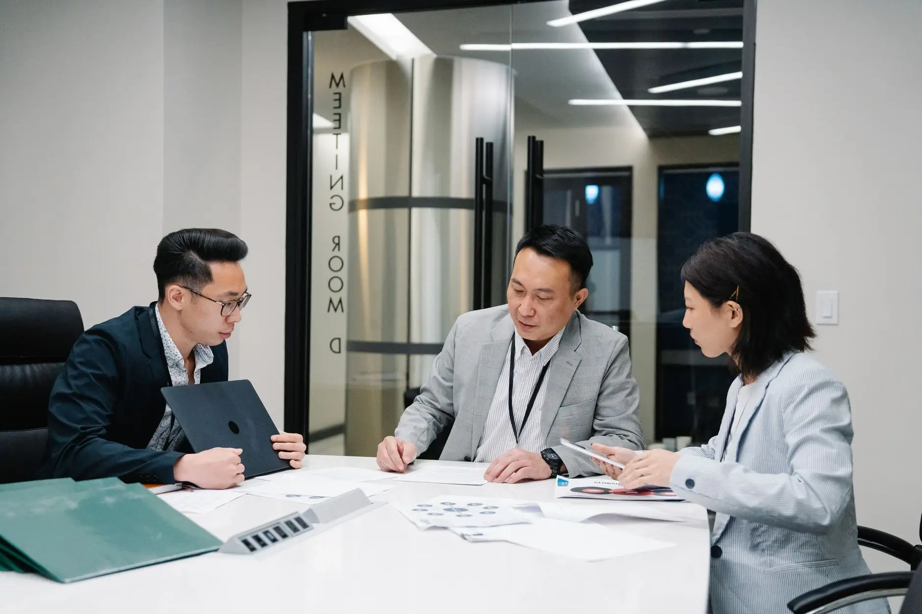 植发手术毛囊提取器械的技术演进与选型指南